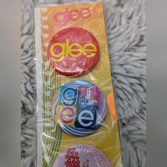 Glee tv series four-piece button set NIP collectible - Picture 3 of 3
